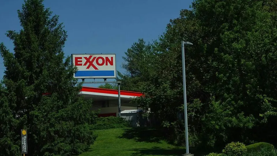 11th-hour search delays Exxon-Massachusetts battle