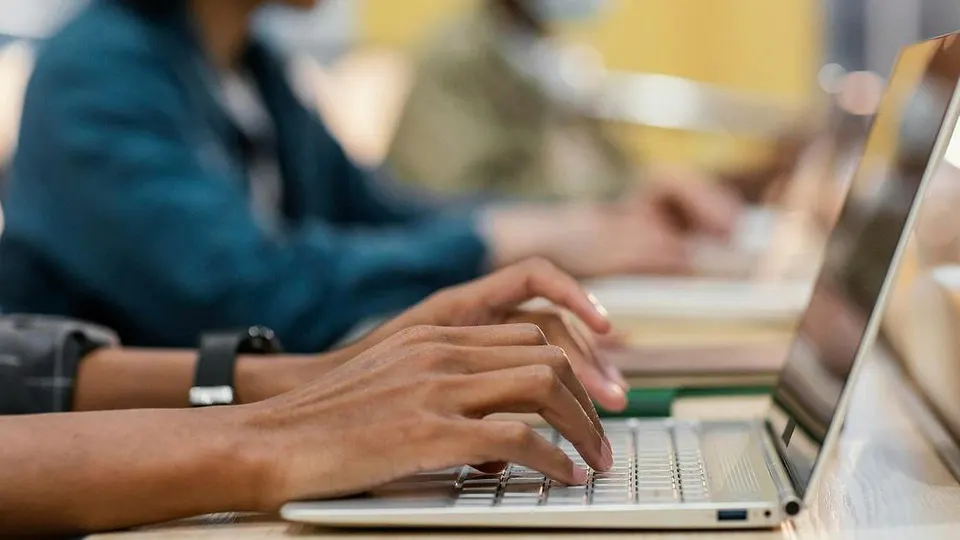 Abbott unveils new higher education initiative to reduce tuition costs