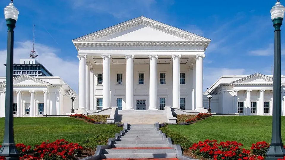 Virginia panel moves toward self-driving vehicle rule