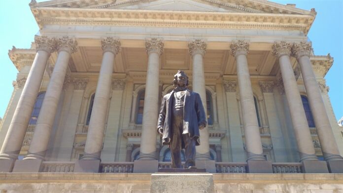 700700p718EDNmainimg-STATUE--41