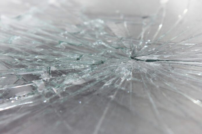 shattered-glass-of-a-windshield-broken-glass-texture_t20_GGlgo0