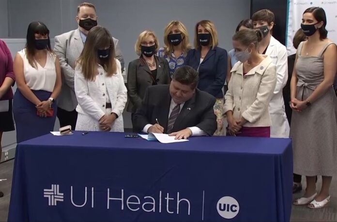 700700p718EDNmainimg-SIGNING-07232