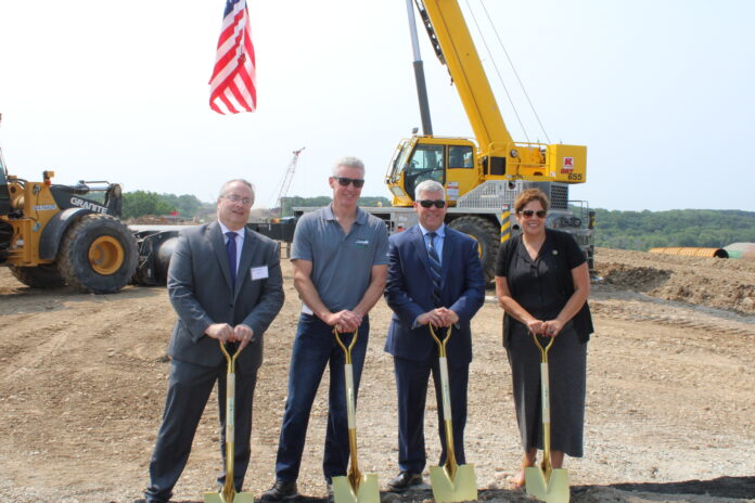 connor, mayor, jbt shovels 2